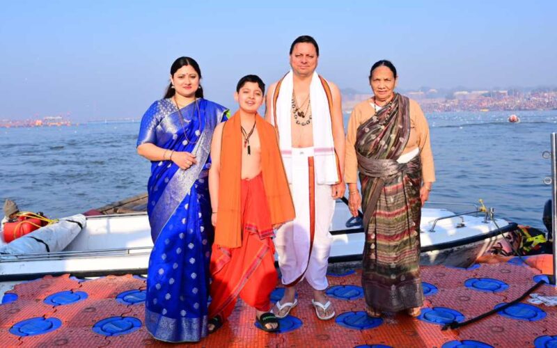 मुख्यमंत्री धामी ने महाकुंभ 2025 में पावन दिव्य त्रिवेणी संगम पर सपरिवार स्नान किया…