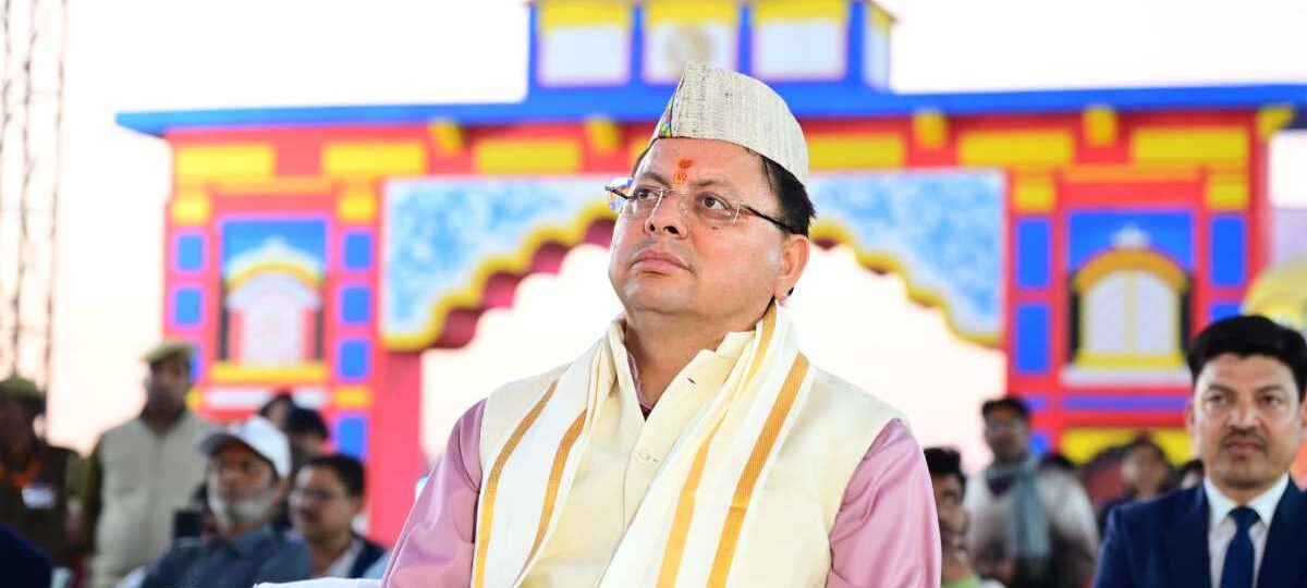 मुख्यमंत्री धामी ने उत्तराखण्ड मंडपम में आयोजित भजन संध्या में श्रद्धालुओं से भेंट की…