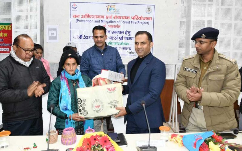 वालियंटर फायर फाइटर्स को एक दिवसीय प्रशिक्षण दिया गया…