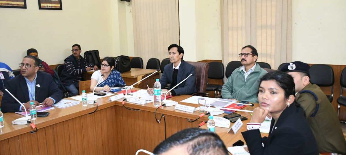 38वेें राष्ट्रीय खेलों के भव्य समापन की व्यवस्थाओं के सम्बन्ध में आयुक्त दीपक रावत ने की बैठक