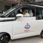 बजुर्ग फरियादियों को गंतव्य स्थल तक पंहुचा रहा है जिला प्रशासन का ‘सारथी’