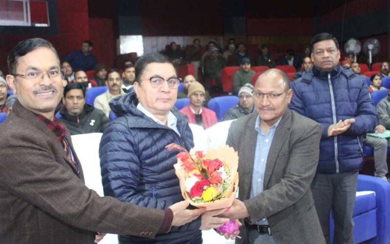 डीएम ने युवाओं को सहकारिता से जुड़ कर योजनाओं का लाभ उठाने का आह्वान किया…