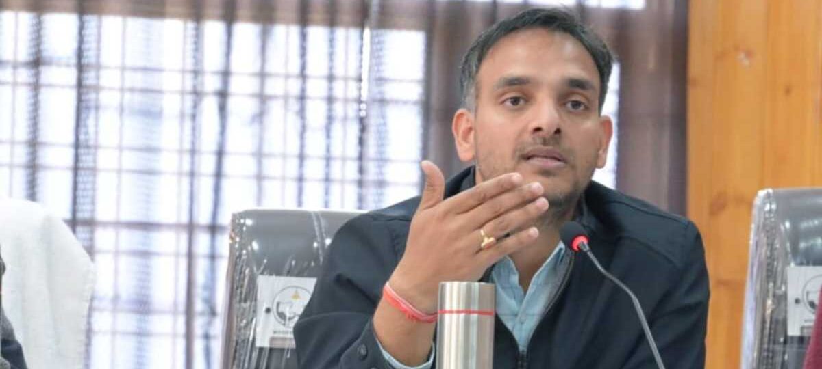 डीएम रुद्रप्रयाग ने किया विभिन्न परीक्षा केंद्रों का निरीक्षण…