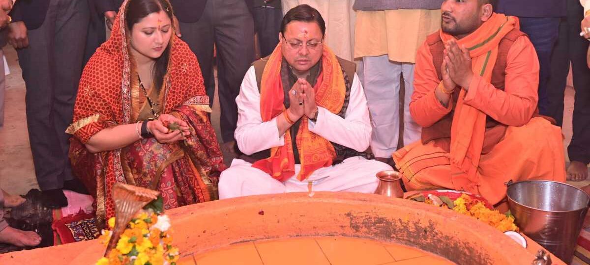 मुख्यमंत्री ने वनखण्डी महादेव मंदिर में किया जलाभिषेक…