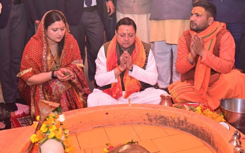 मुख्यमंत्री ने वनखण्डी महादेव मंदिर में किया जलाभिषेक…