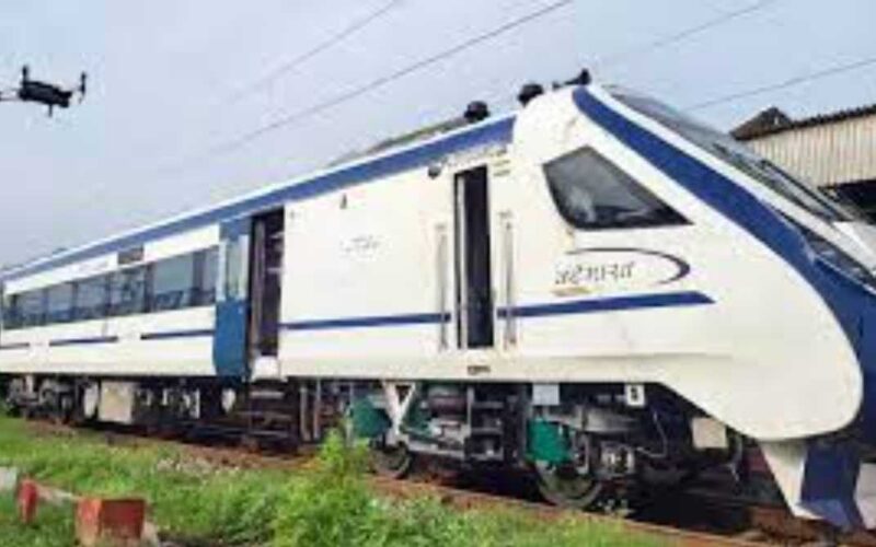 होली पर स्पेशल ट्रेनों में भी नहीं मिल रहीं सीटें, UP-बिहार, दिल्ली समेत इन रूटों में ज्यादा वेटिंग…