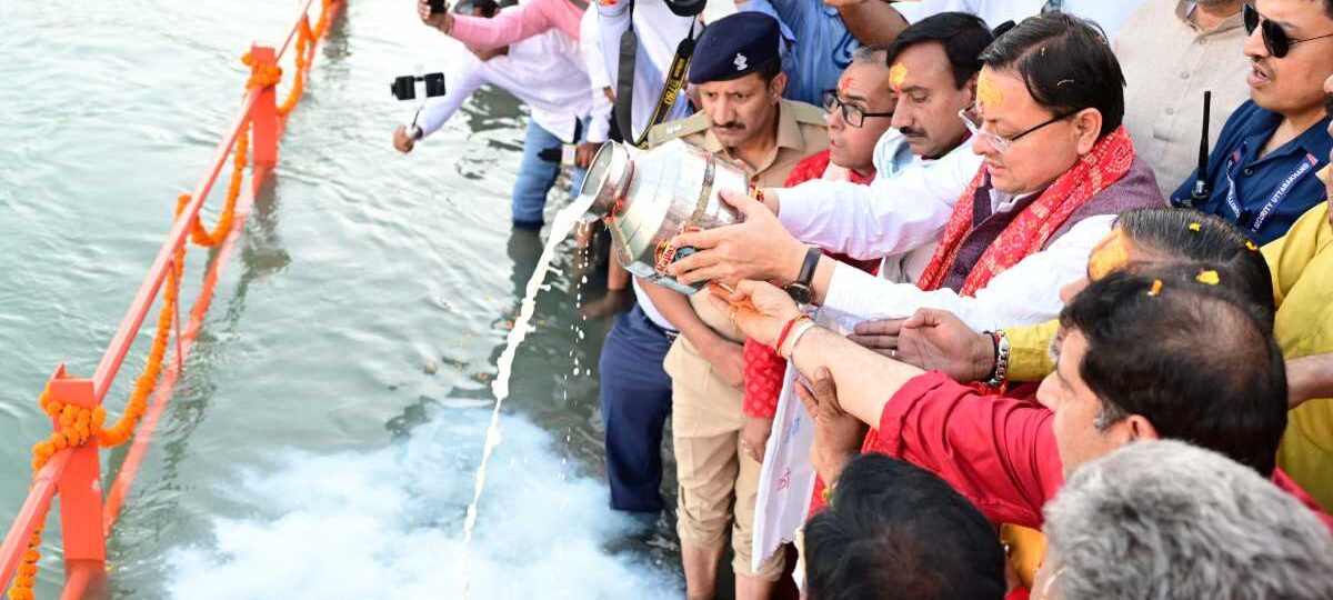 मुख्यमंत्री ने लक्ष्मीनारायण घाट रुड़की में किया मां गंगा आरती का शुभारंभ…