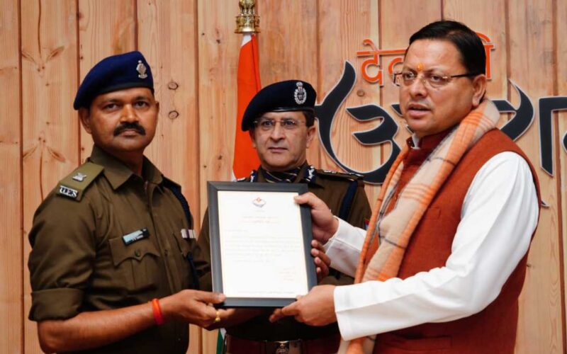 प्रयागराज महाकुंभ ड्यूटी से लौटने के बाद एसडीआरएफ के जवानों का मुख्यमंत्री ने किया अभिनंदन