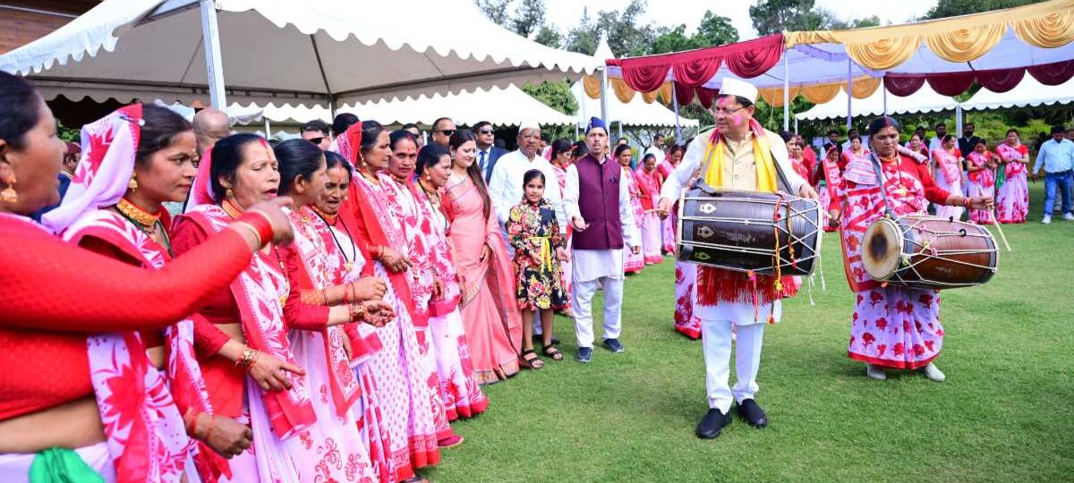 सीएम आवास में दिखे उत्तराखंड की समृद्ध संस्कृति के विविध रंग…