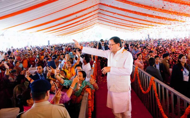 तीन साल के जश्न से निकलीं रोजगार की तीन गारंटी, सरकार ने लिए बढ़े कदम…