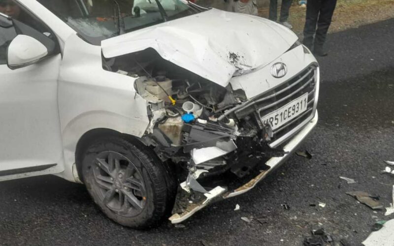 पोखरी रोड पर दो वाहनों की सीधी टक्कर, 08 व्यक्ति घायल…