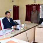 जनता दरबार में डीएम आशीष भटगांई ने सुनी जनता की समस्याएं…