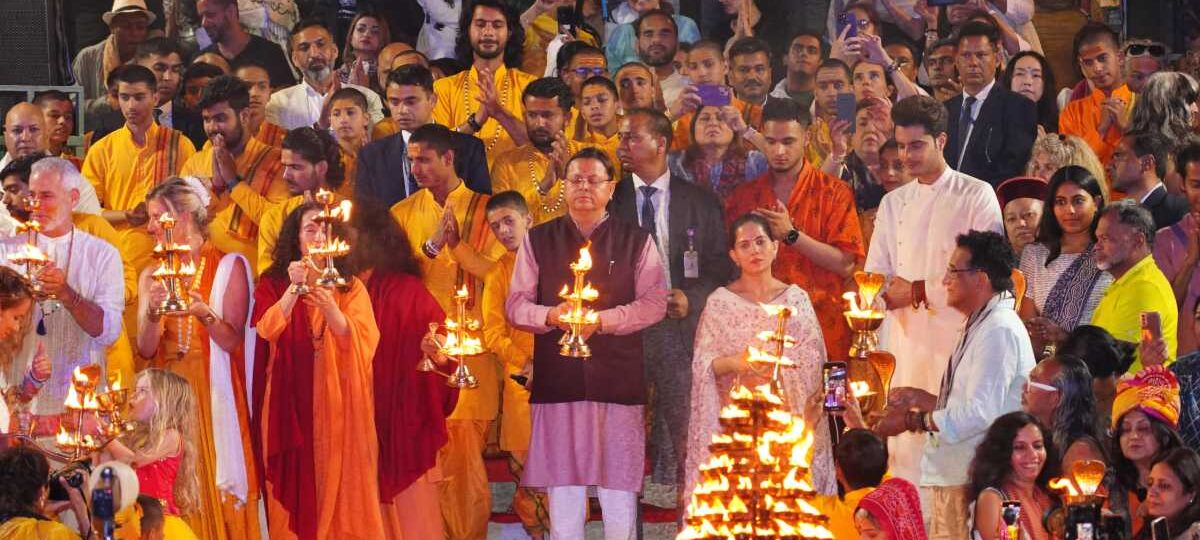 मुख्यमंत्री पुष्कर सिंह धामी ने ऋषिकेश स्थित परमार्थ निकेतन में गंगा आरती कर पूजा अर्चना की…