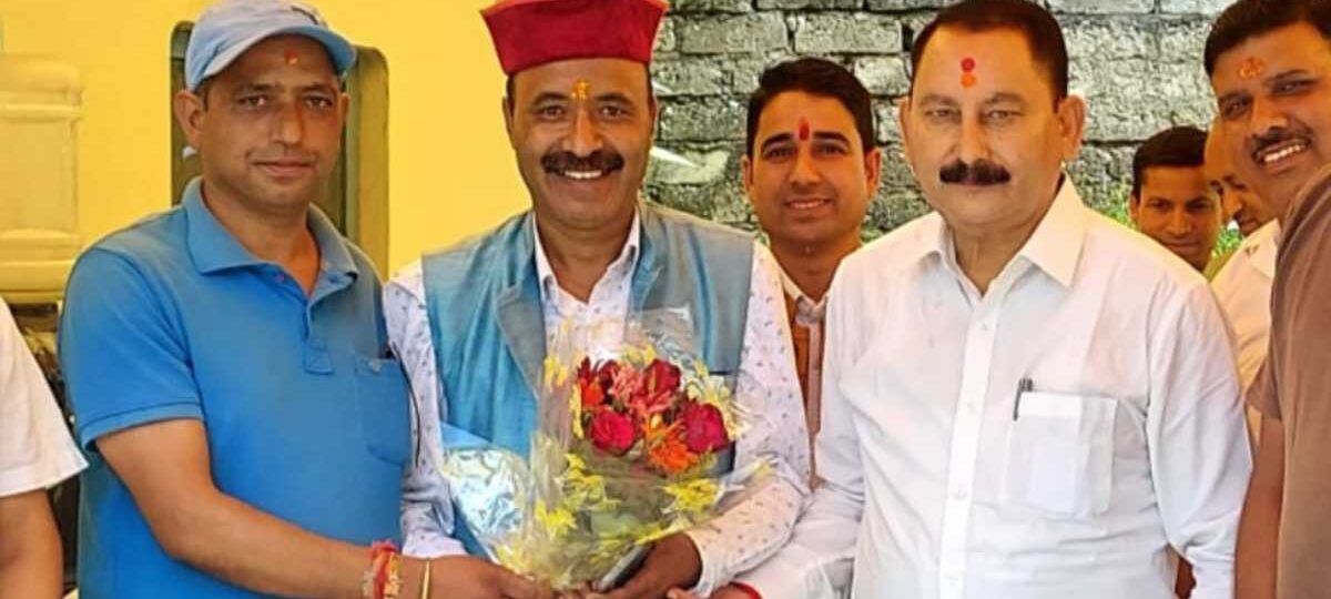 भाजपा जिलाध्यक्ष नियुक्त होने पर नागेंद्र चौहान को पूर्व विधायक विजयपाल सजवाण ने दी शुभकामनाएं