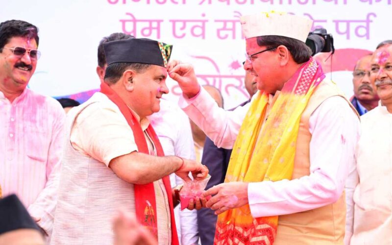 भाजपा मुख्यालय मे बिखरे होली के रंग, सीएम सहित वरिष्ठ नेताओं ने की शिरकत