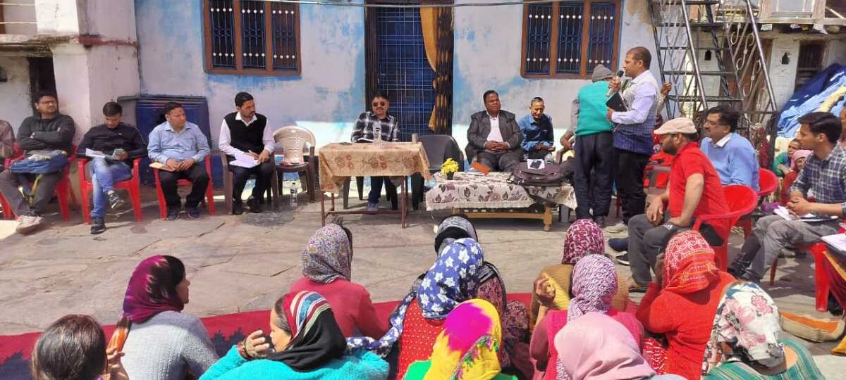 सरकार जनता के द्वार’ कार्यक्रम में पहुंची प्रशासनिक टीम, ग्रामीणों की 17 शिकायतें दर्ज