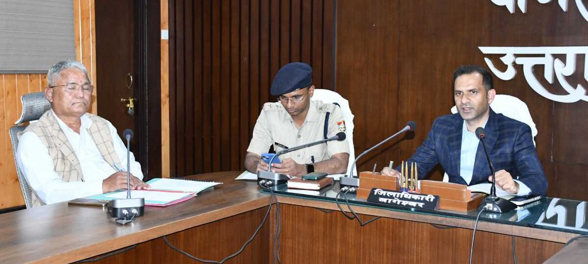 डीएम आशीष भटगांई ने की मादक पदार्थों की निगरानी के लिए गठित समिति की बैठक