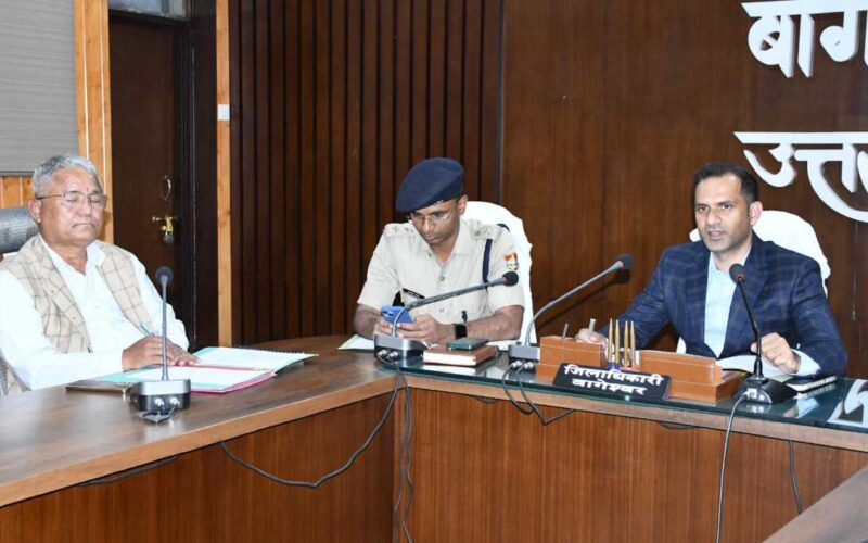 डीएम आशीष भटगांई ने की मादक पदार्थों की निगरानी के लिए गठित समिति की बैठक