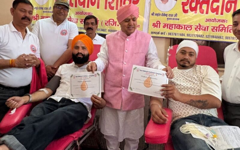 ऐतिहासिक झंडे मेले के उपलक्ष्य में श्री महाकाल सेवा समिति ने महंत इन्द्रेश अस्पताल में किया रक्तदान शिविर का आयोजन
