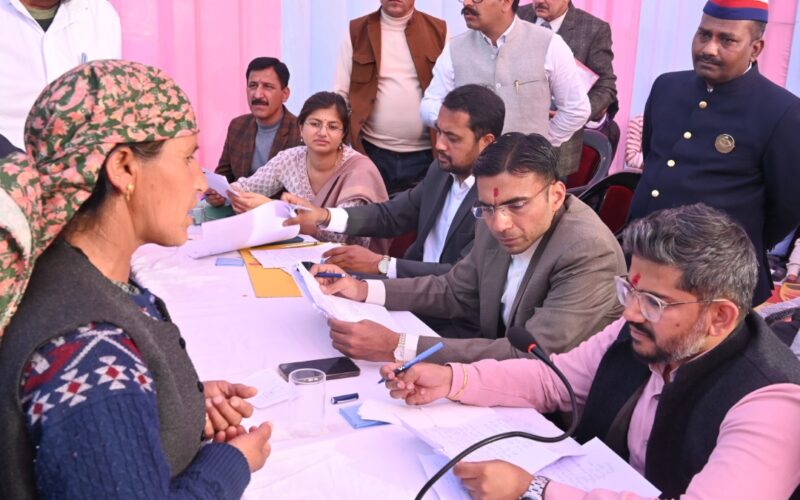 दूरस्थ क्षेत्र त्यूणी में लगा जिलाधिकारी का जनता दरबार,लोगों को मिला जनकल्याणकारी योजनाओं का लाभ