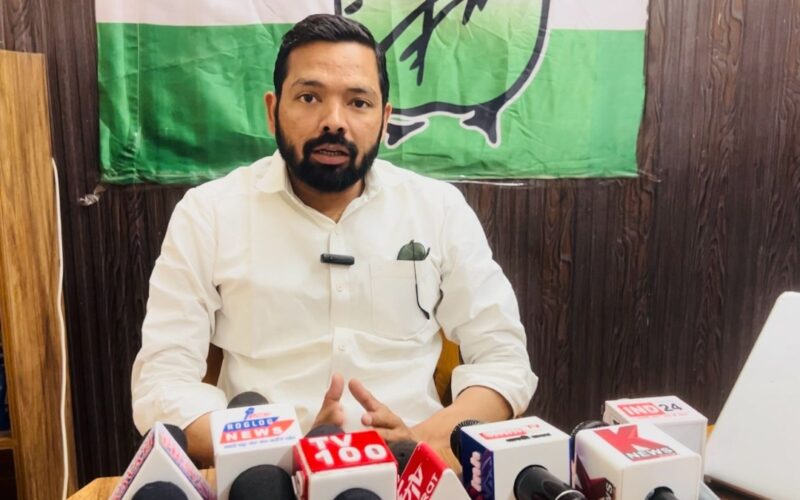 बंद हो निजी स्कूलों की मनमानी- विकास नेगी