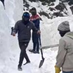 केदारनाथ यात्रा मार्ग से बर्फ हटाने का कार्य तेज़, 270 मजदूर तैनात, तेजी से हो रहा कार्य