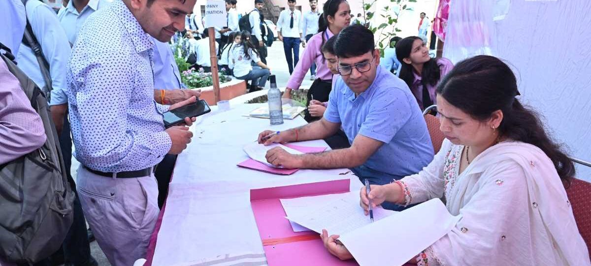 राजकीय महिला पॉलीटेक्निक, सुद्धोवाला देहरादून में रोजगार मेले का हुआ आयोजन