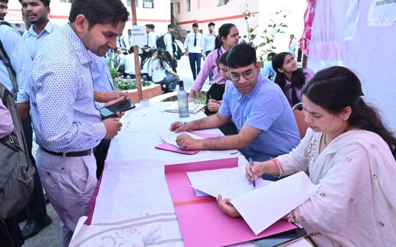 राजकीय महिला पॉलीटेक्निक, सुद्धोवाला देहरादून में रोजगार मेले का हुआ आयोजन