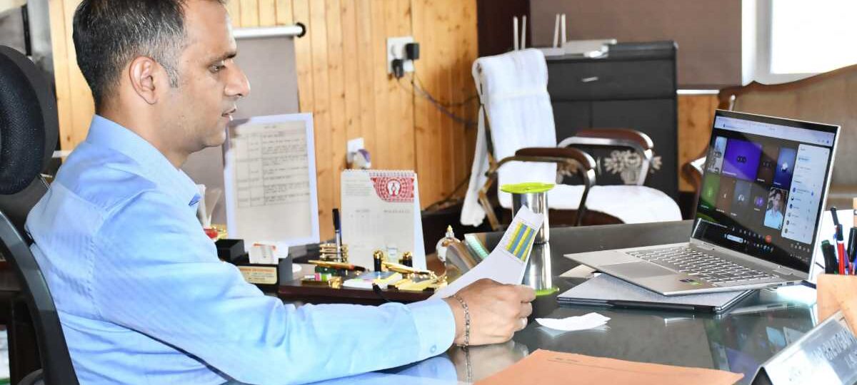पेंशन आधार सीडिंग व यूसीसी पंजीकरण में तेजी लाएं: डीएम बागेश्वर