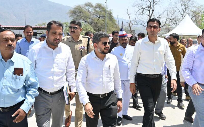 चारधाम में आने वाले यात्रियों को ना हो किसी भी तरह की असुविधा इस बात को गांठ बांध लेंः डीएम