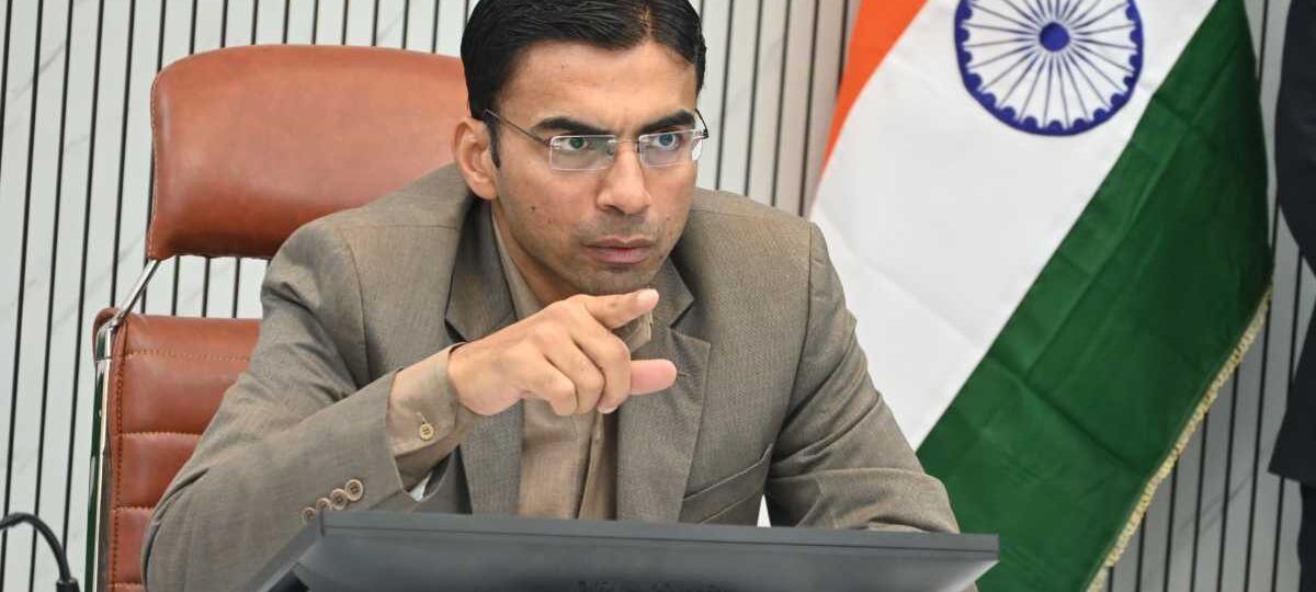 जनसुरक्षा दाव पर रख रोड़ कटिंग; सुरक्षा मानकों की अनदेखी पर यूपीसीएल, जलसंस्थान, गेल के अधिकारियों ठेकेदारों पर मुकदमें दर्ज,