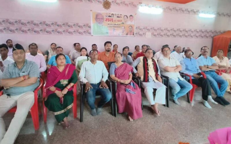 भाजपा प्रदेश अध्यक्ष एवं राज्यसभा सांसद महेंद्र भट्ट ने कार्यकर्ताओं के साथ मन की बात कार्यक्रम सुना