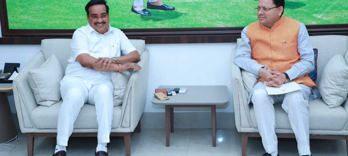 मुख्यमंत्री पुष्कर सिंह धामी ने नई दिल्ली में जलशक्ति मंत्री सी आर पाटिल से शिष्टाचार भेंट की