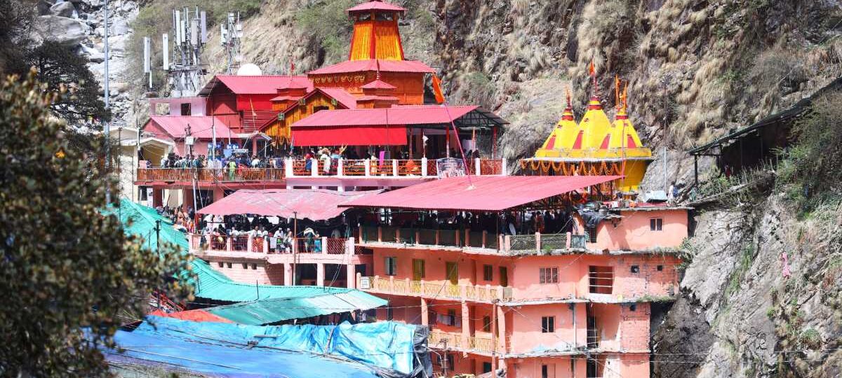 गंगोत्री यमुनोत्री कपाटोद्घाटन के अवसर पर मुख्यमंत्री ने की विशेष पूजा-अर्चना