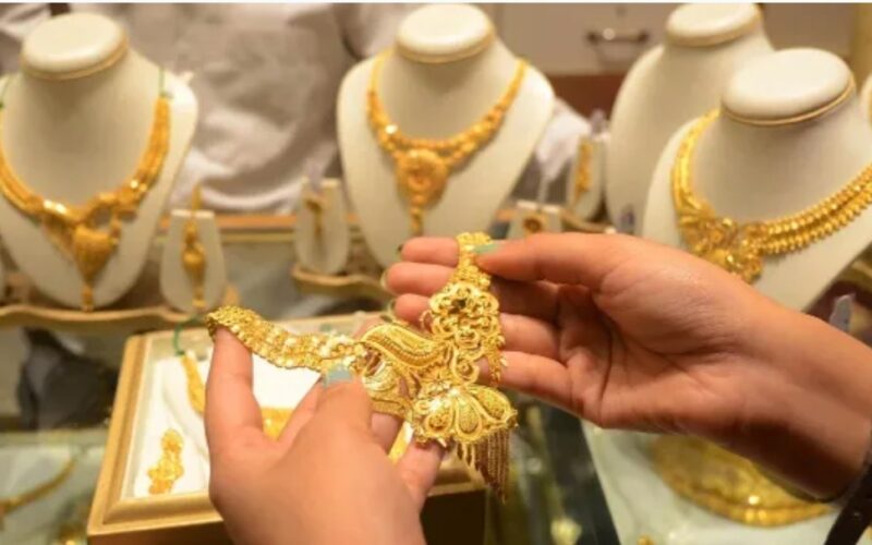 सोने-चांदी के बढ़ते दाम से बिगड़ रहा शादियों का बजट, खरीदार परेशान