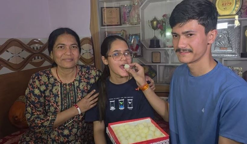 अनुष्का राणा ने किया 12वीं में टॉप, जेईई मेन्स में भी पाई सफलता