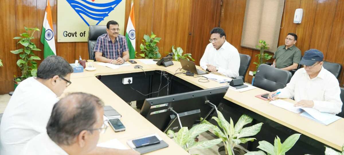मुख्य सचिव आनन्द बर्द्धन ने सचिवालय में सिंचाई एवं लघु सिंचाई विभाग की समीक्षा की