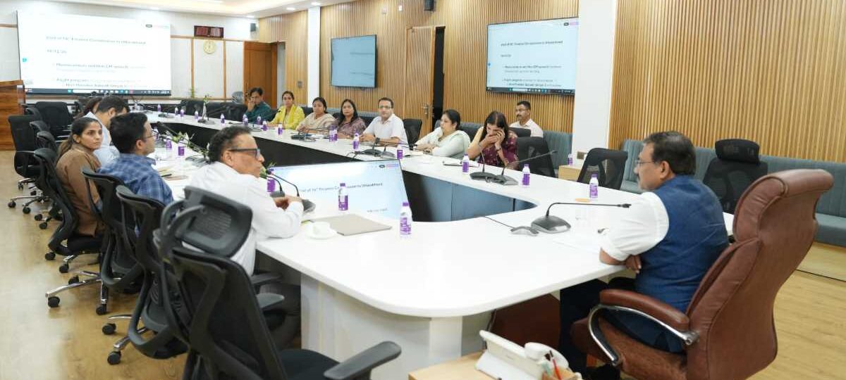 मुख्य सचिव आनंद बर्द्धन ने शुक्रवार को सचिवालय में 16वें वित्त आयोग के उत्तराखण्ड दौरे की तैयारियों के सम्बन्ध में बैठक ली