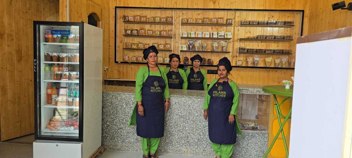 जिले में धरातल पर उतरने लगे डीएम के आधुनिक आउटलेट/कैफे/रेस्टोरेंट