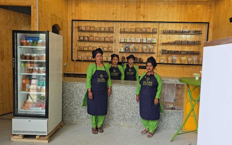 जिले में धरातल पर उतरने लगे डीएम के आधुनिक आउटलेट/कैफे/रेस्टोरेंट
