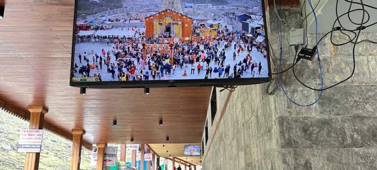 अब आस्था पथ और मंदिर प्रांगण से होंगे बाबा केदारनाथ के दर्शन, केदारपुरी में लगाए गए एलसीडी टीवी