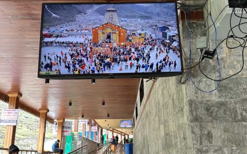 अब आस्था पथ और मंदिर प्रांगण से होंगे बाबा केदारनाथ के दर्शन, केदारपुरी में लगाए गए एलसीडी टीवी
