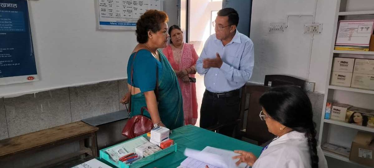 निदेशक, गढ़वाल मण्डल डॉ0 शिखा जंगपांगी ने सामुदायिक स्वास्थ्य केन्द्र मोरी का निरीक्षण किया