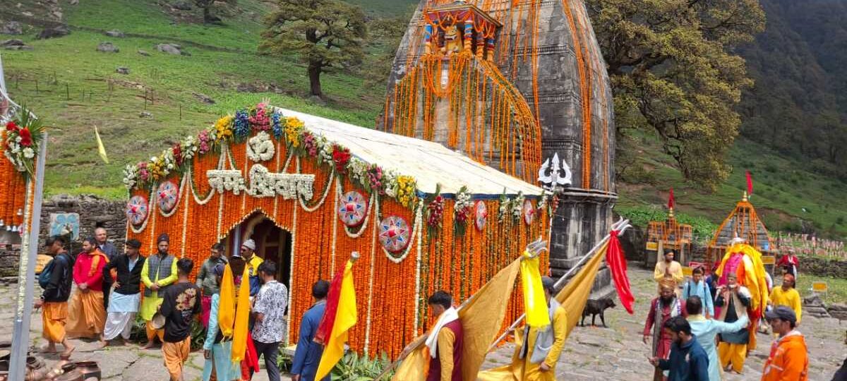 पंच केदारों में द्वितीय केदार के रूप में विश्वविख्यात भगवान मदमहेश्वर के कपाट खुले
