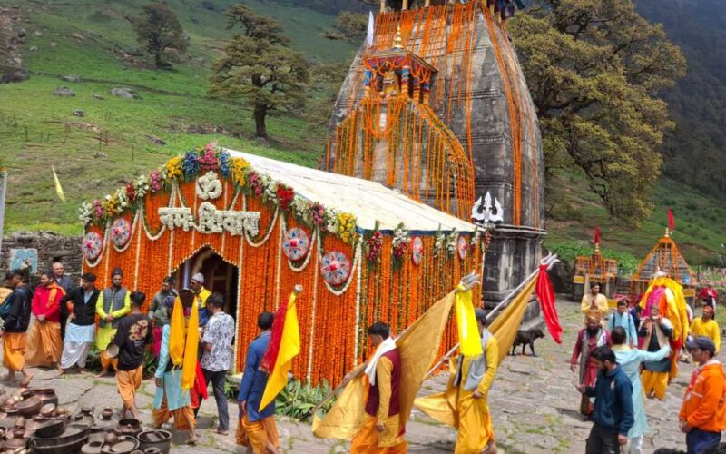 पंच केदारों में द्वितीय केदार के रूप में विश्वविख्यात भगवान मदमहेश्वर के कपाट खुले