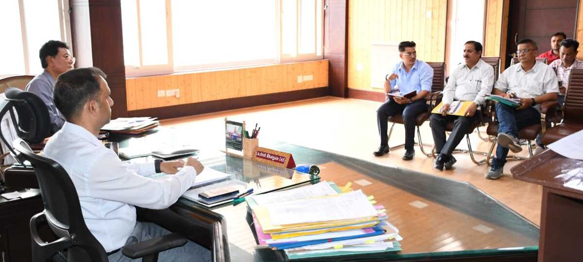 बागेश्वर: डीएम आशीष भटगांई  की अध्यक्षता में जिला सभागार में जिला गंगा समिति की बैठक आयोजित की गई