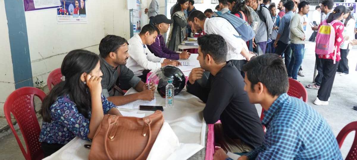 सेवायोजन कार्यालय देहरादून में रोजगार मेले का हुआ आयोजन, 95 अभ्यर्थियों को मिला रोजगार