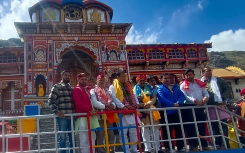 बीकेटीसी अध्यक्ष हेमन्त द्विवेदी बदरीनाथ पहुंचे, दर्शन पूजा-अर्चना की, यात्रा व्यवस्थाओंं को देखा