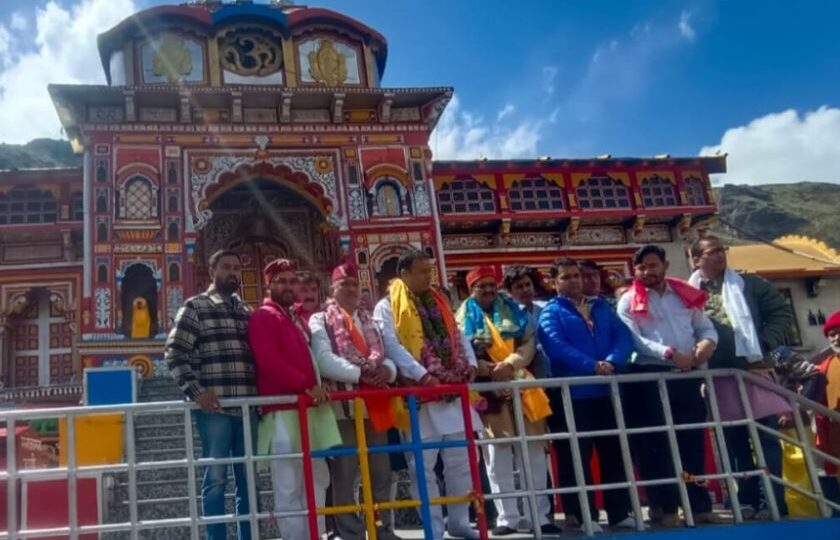 बीकेटीसी अध्यक्ष हेमन्त द्विवेदी बदरीनाथ पहुंचे, दर्शन पूजा-अर्चना की, यात्रा व्यवस्थाओंं को देखा