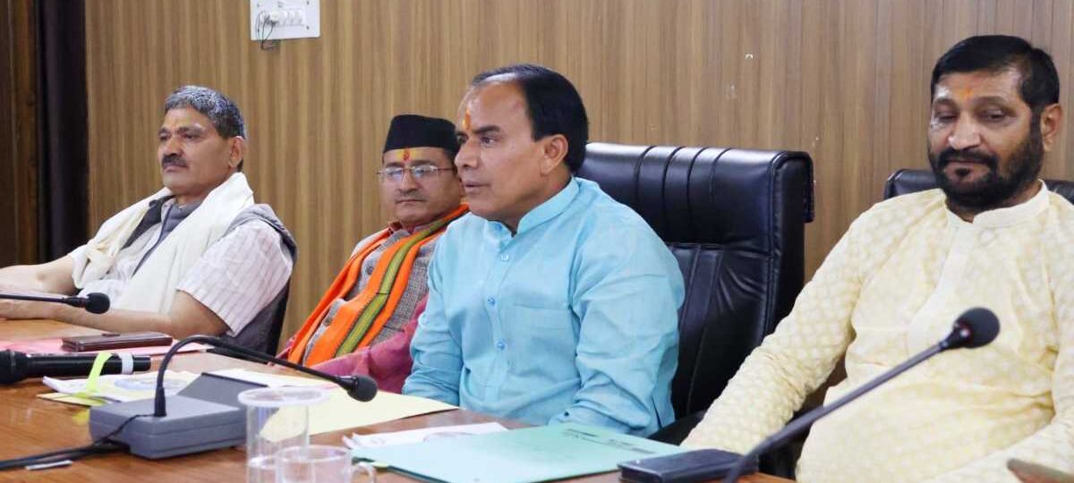 आगामी नन्दादेवी राजजात यात्रा की तैयारियों को लेकर समीक्षा बैठक आयोजित